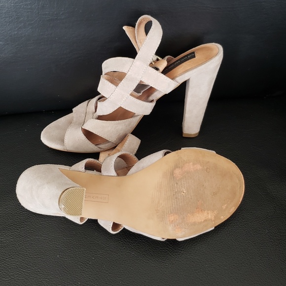 SHOES - Picture 5 of 6